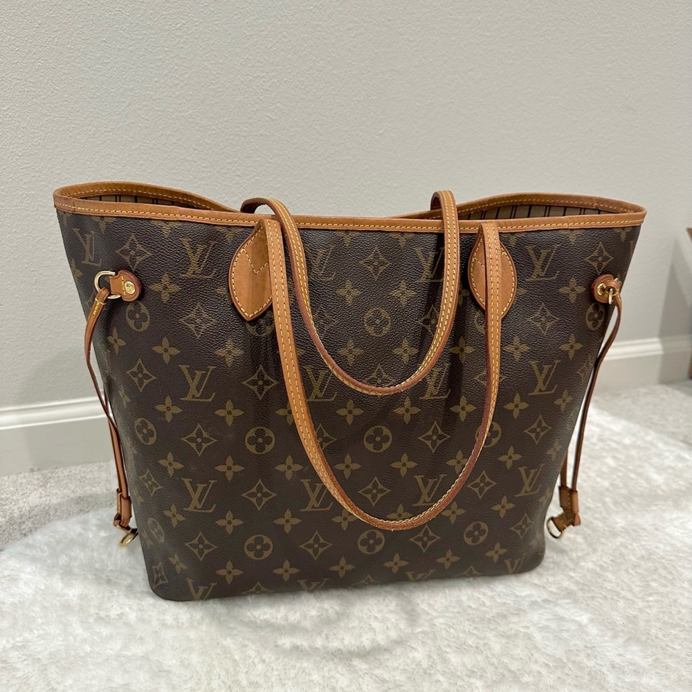 (SOLD) Louis Vuitton Neverfull MM Tote